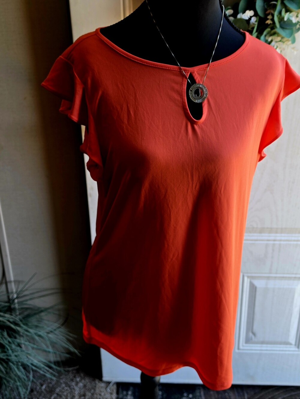 Worthington Keyhole Flutter Sleeve Top